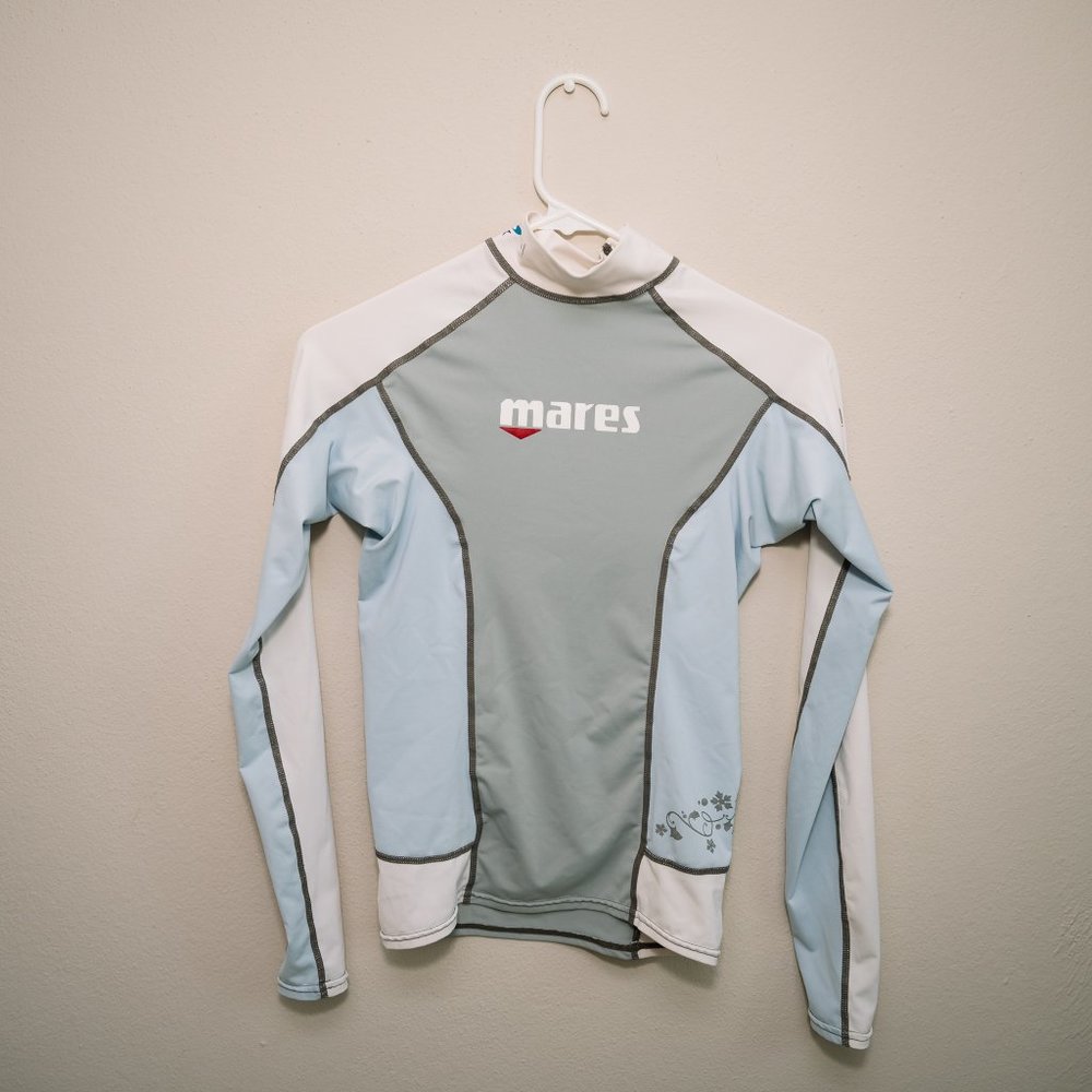Mares "She Dives" Long Sleeve Rash Guard - Size 4 in Blue, White, and Gray